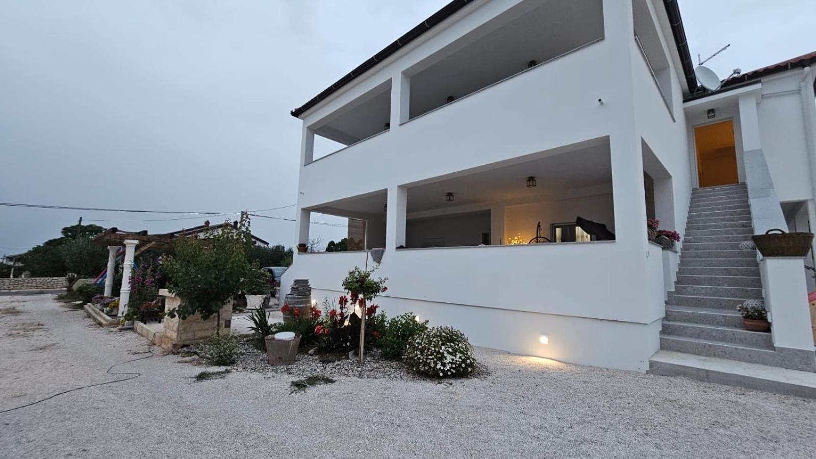 Apartment Leilani & Karolina Vrsi Exterior foto